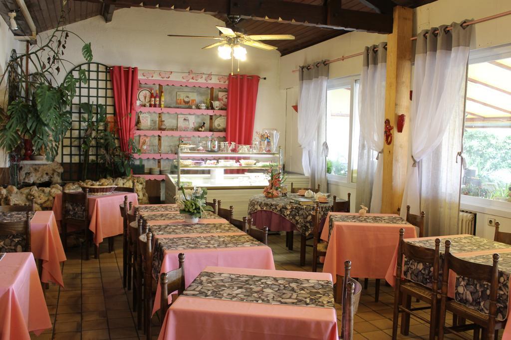 Hotel De La Pomme De Pin В'є-Буко-ле-Бен Екстер'єр фото